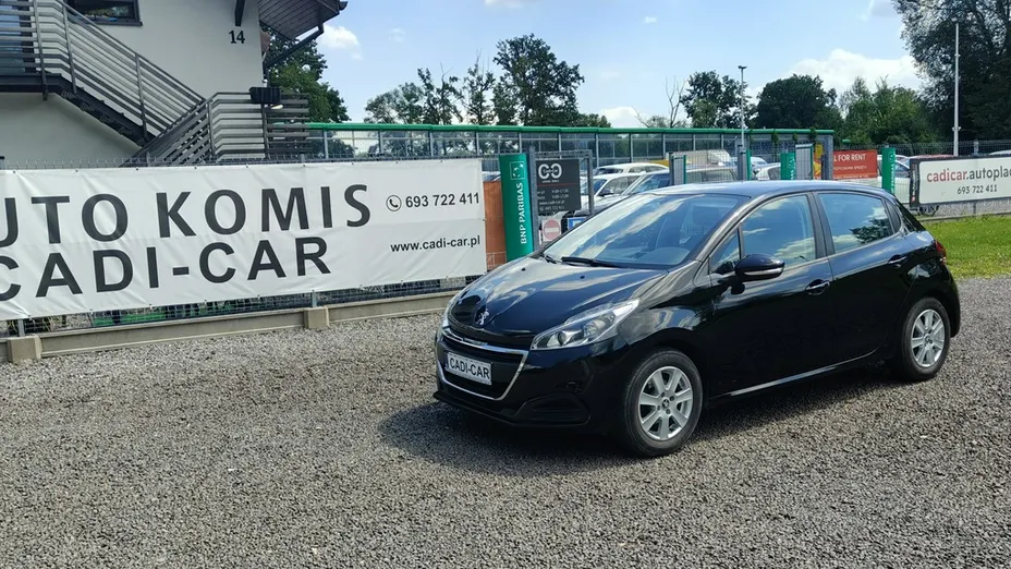 PEUGEOT 208 -