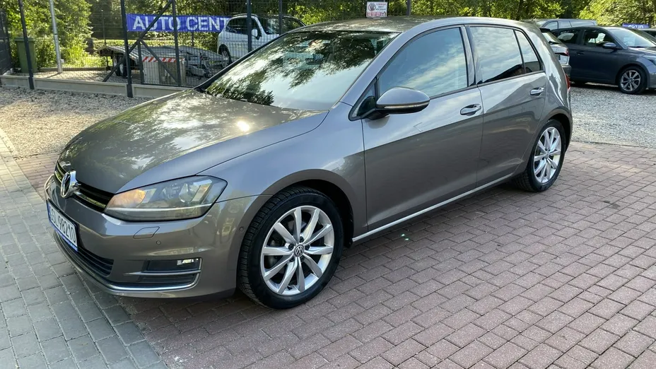 VOLKSWAGEN Golf -