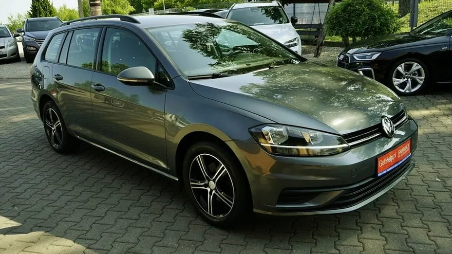 VOLKSWAGEN Golf -