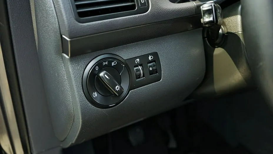 VOLKSWAGEN Touran -