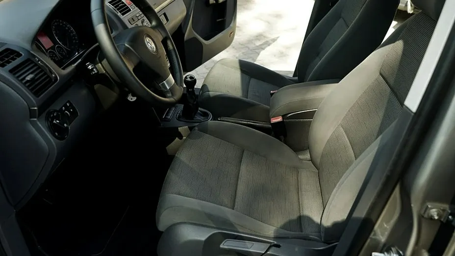 VOLKSWAGEN Touran -