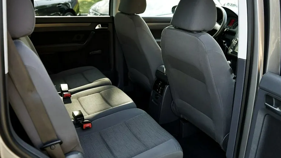 VOLKSWAGEN Touran -