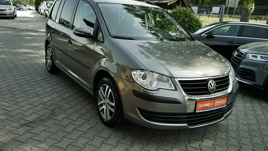 VOLKSWAGEN Touran -
