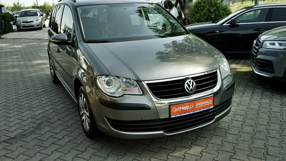 VOLKSWAGEN Touran -