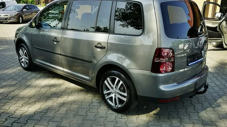 VOLKSWAGEN Touran -