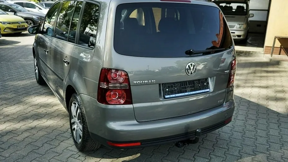 VOLKSWAGEN Touran -