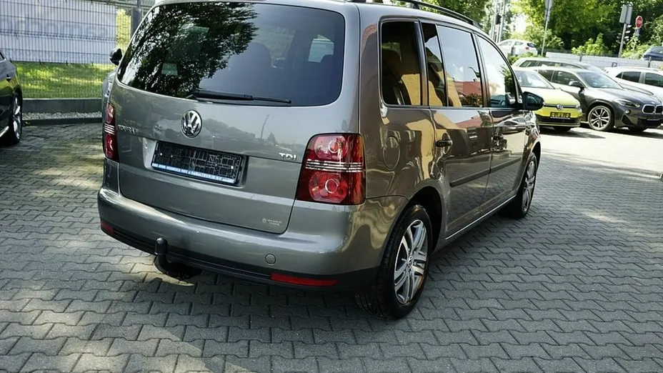 VOLKSWAGEN Touran -