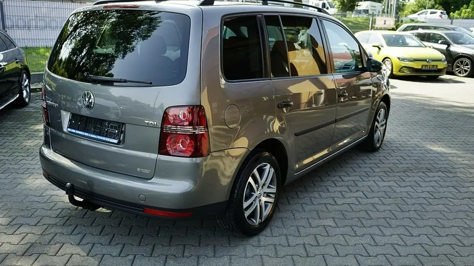 VOLKSWAGEN Touran -