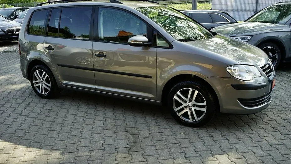 VOLKSWAGEN Touran -