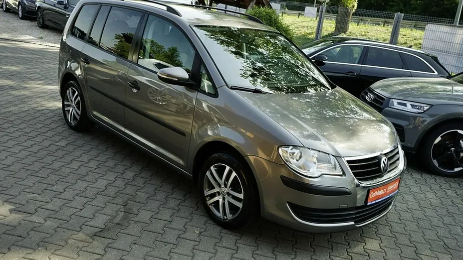 VOLKSWAGEN Touran -
