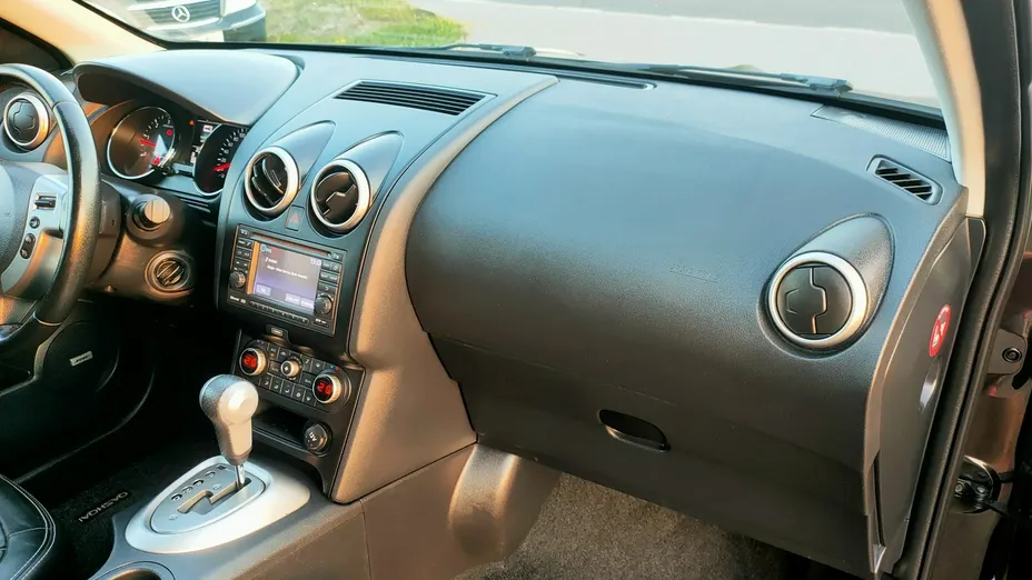 NISSAN Qashqai -