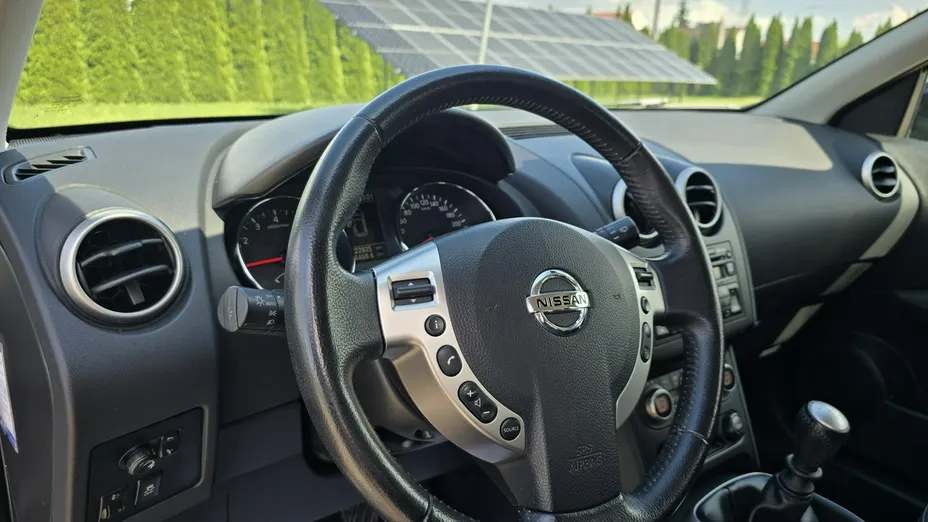 NISSAN Qashqai -