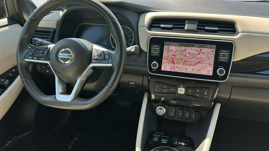NISSAN Leaf -