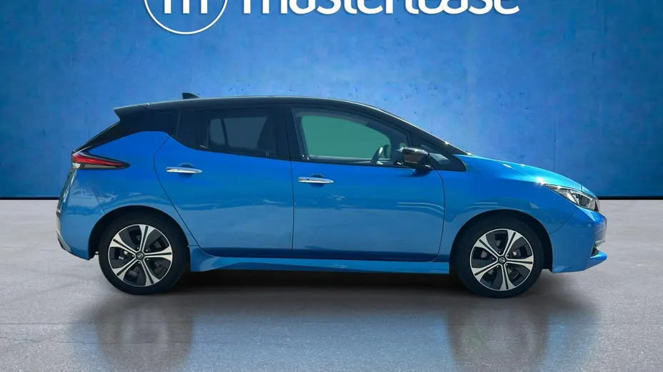 NISSAN Leaf -