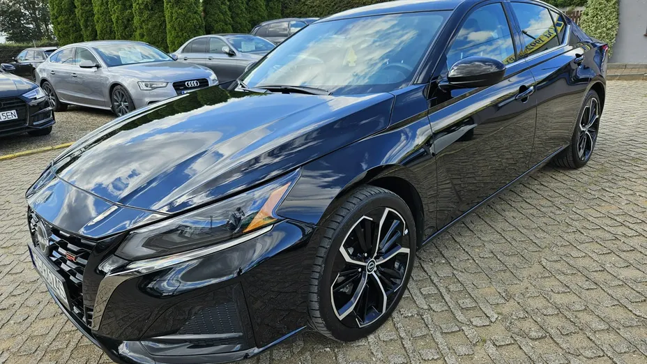 NISSAN Altima -