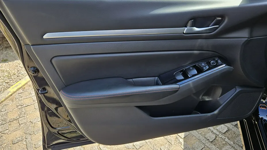 NISSAN Altima -