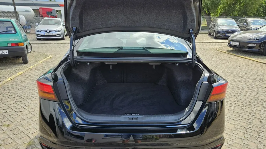 NISSAN Altima -