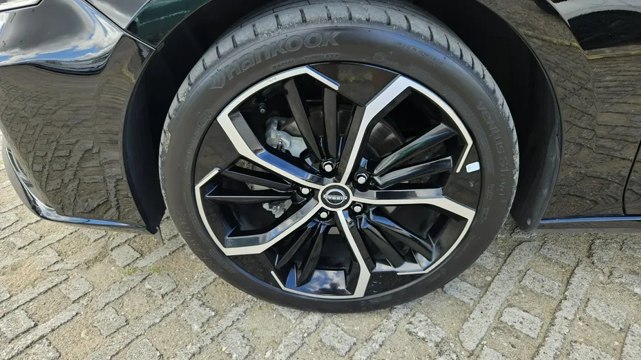 NISSAN Altima -