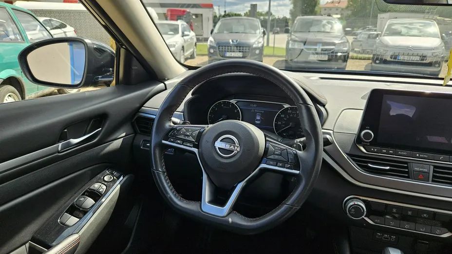 NISSAN Altima -