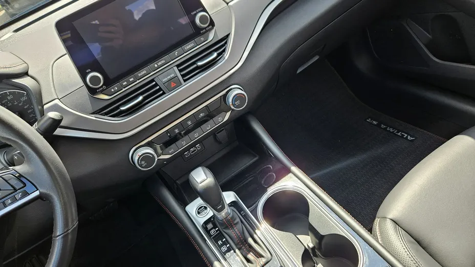 NISSAN Altima -