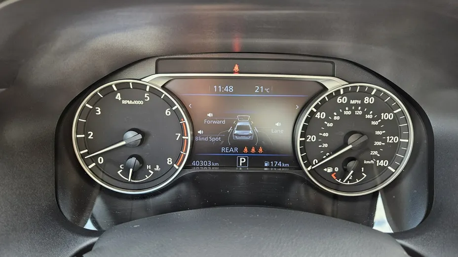 NISSAN Altima -