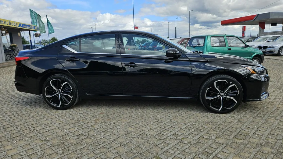 NISSAN Altima -