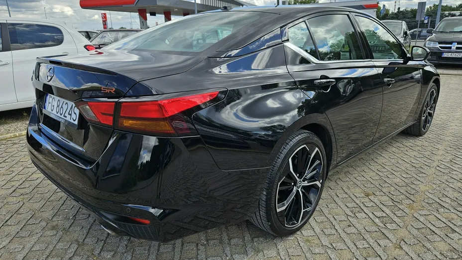 NISSAN Altima -