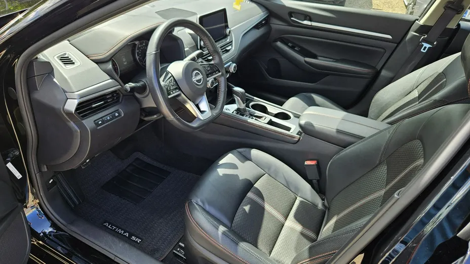 NISSAN Altima -