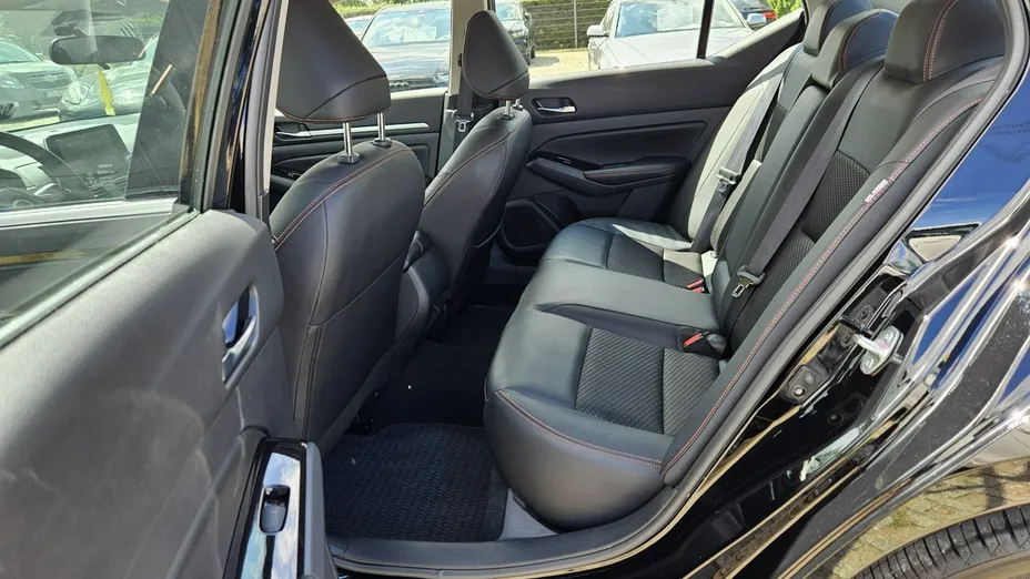 NISSAN Altima -