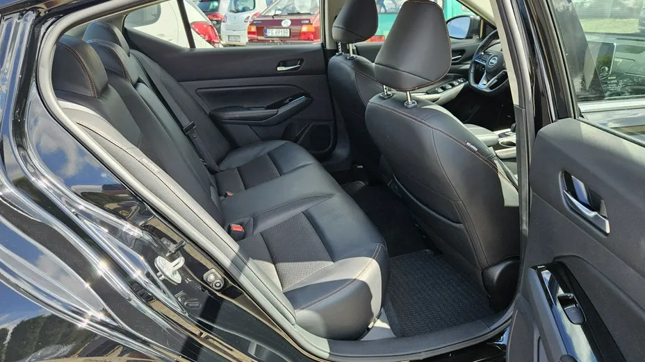 NISSAN Altima -