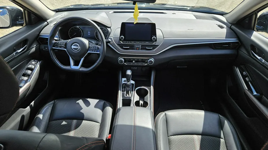 NISSAN Altima -