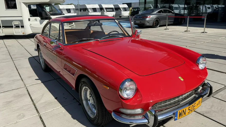 FERRARI 330 -