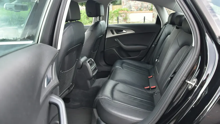 AUDI A6 -