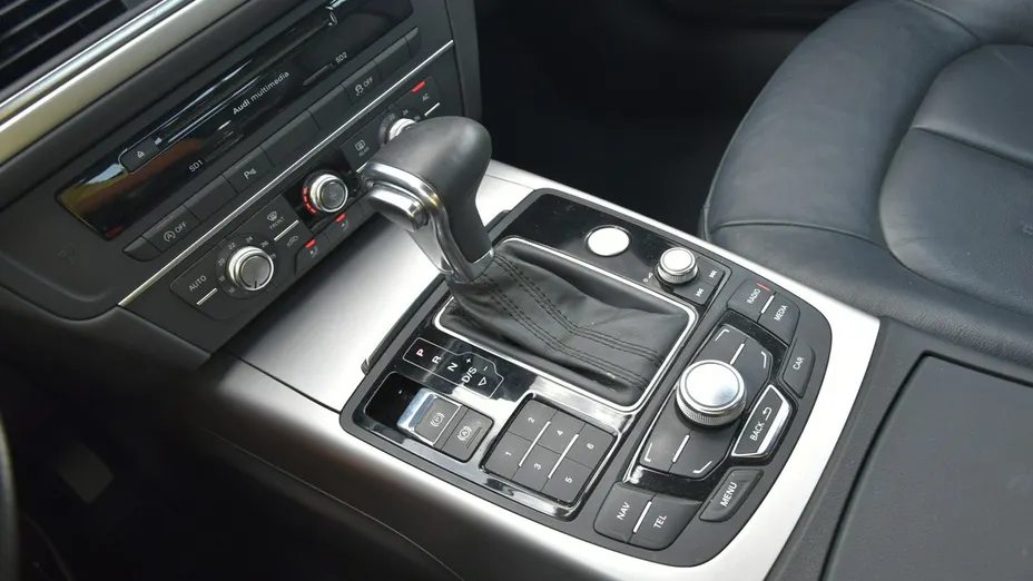 AUDI A6 -