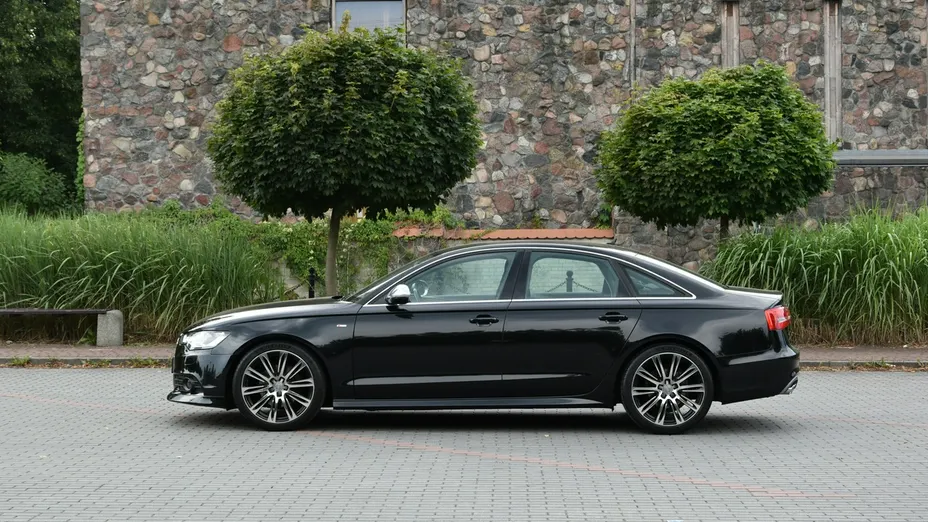 AUDI A6 -