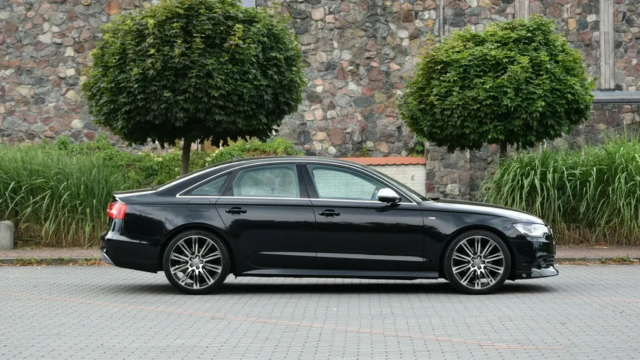 AUDI A6 -
