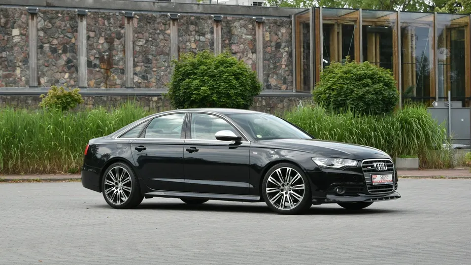 AUDI A6 -