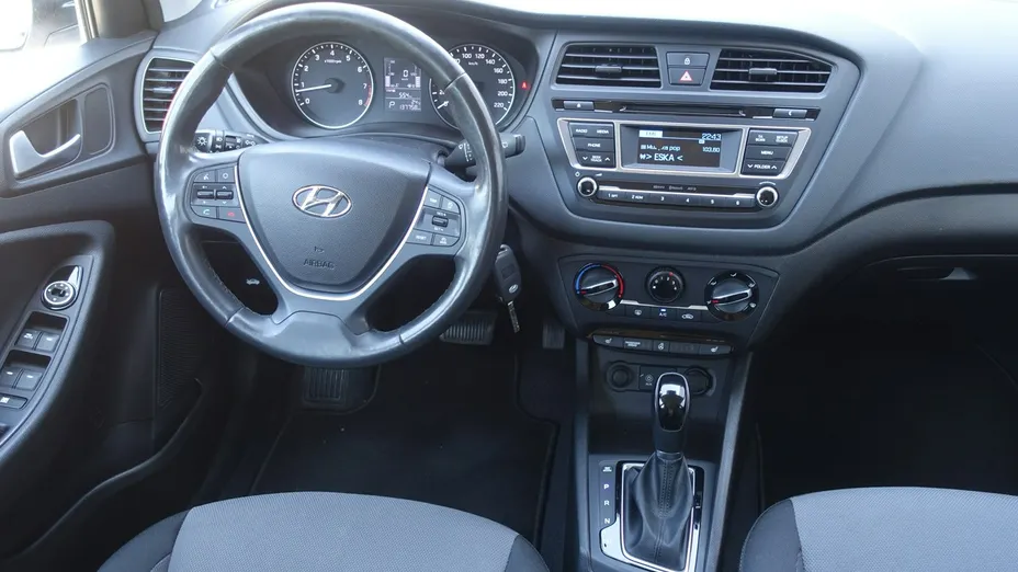 HYUNDAI i20 -