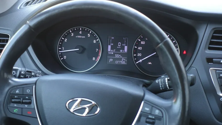 HYUNDAI i20 -