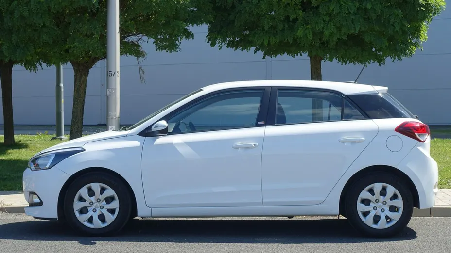 HYUNDAI i20 -