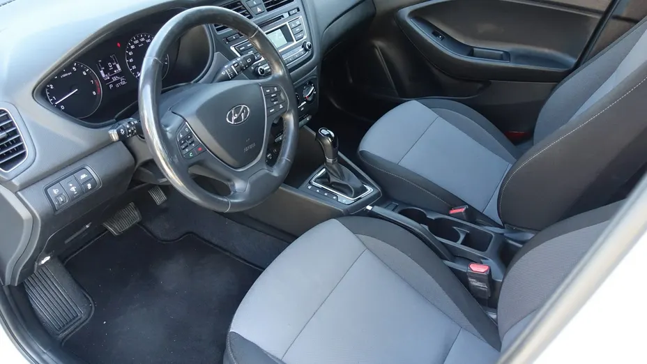 HYUNDAI i20 -