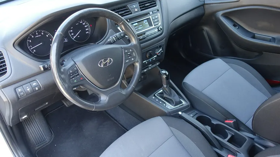 HYUNDAI i20 -