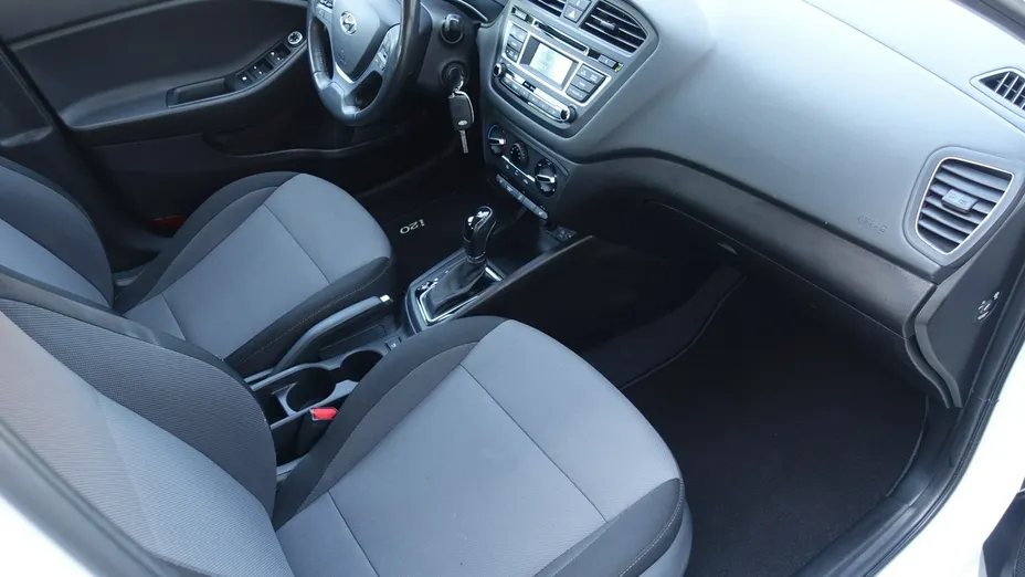HYUNDAI i20 -