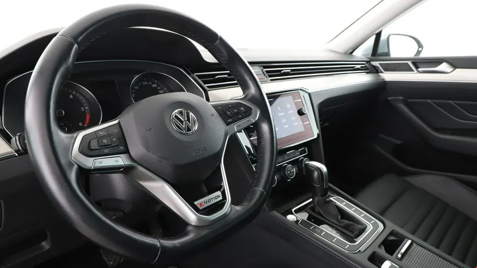 VOLKSWAGEN Passat -