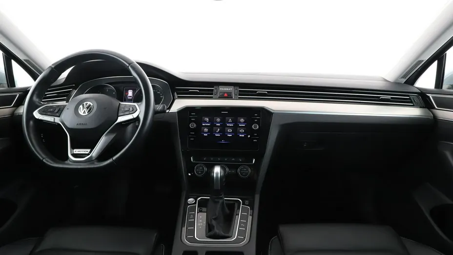 VOLKSWAGEN Passat -