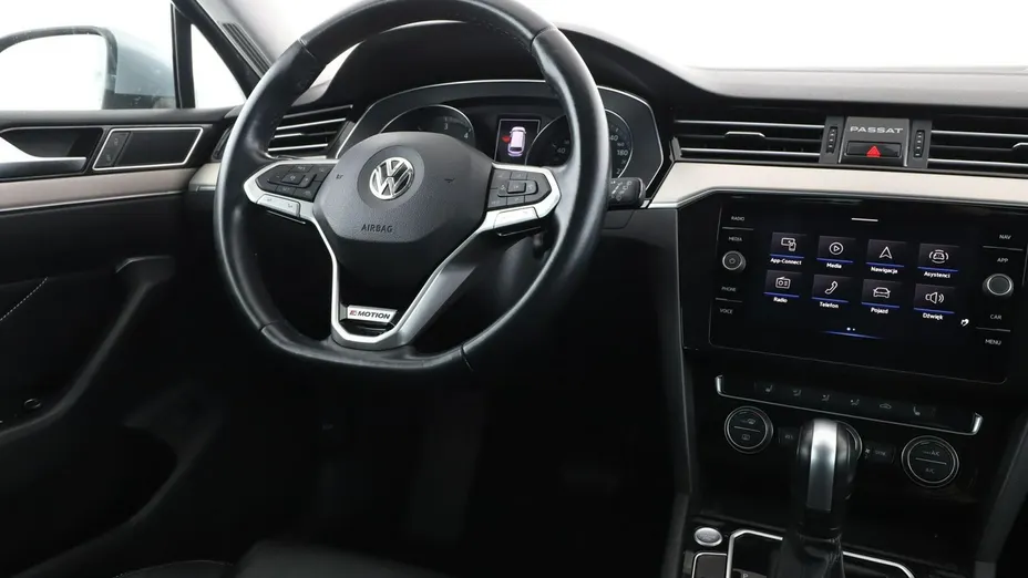 VOLKSWAGEN Passat -
