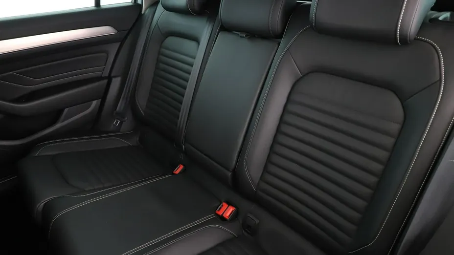 VOLKSWAGEN Passat -