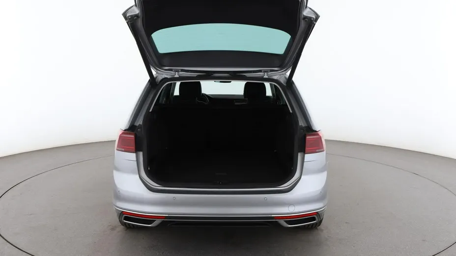 VOLKSWAGEN Passat -