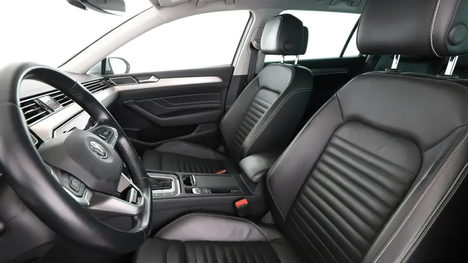 VOLKSWAGEN Passat -