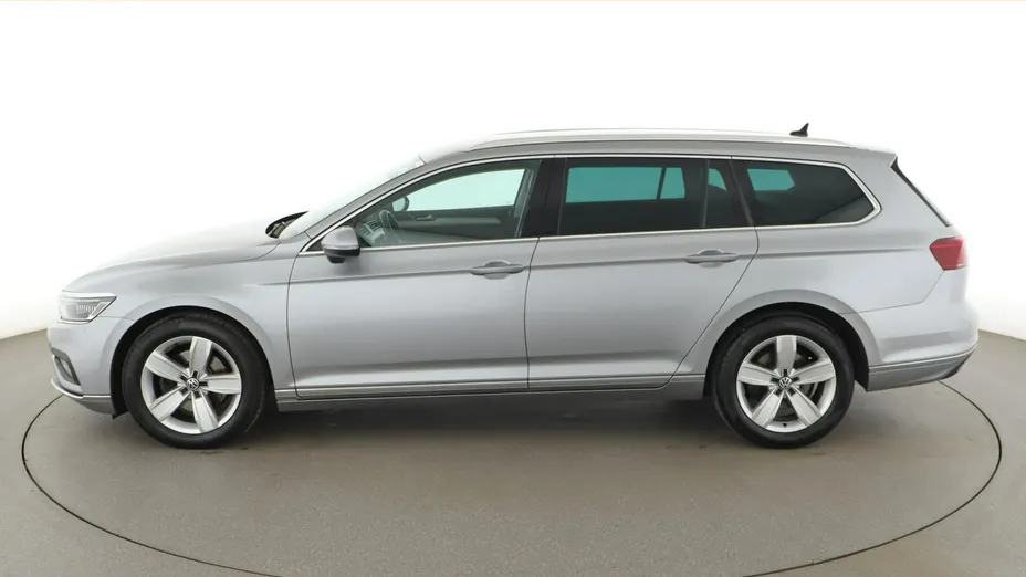 VOLKSWAGEN Passat -